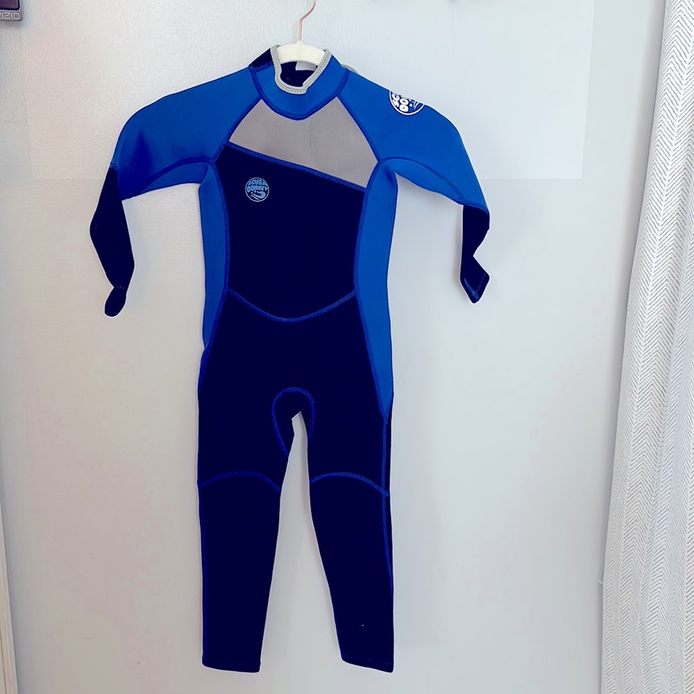 Brand new long wet suit boys size 8